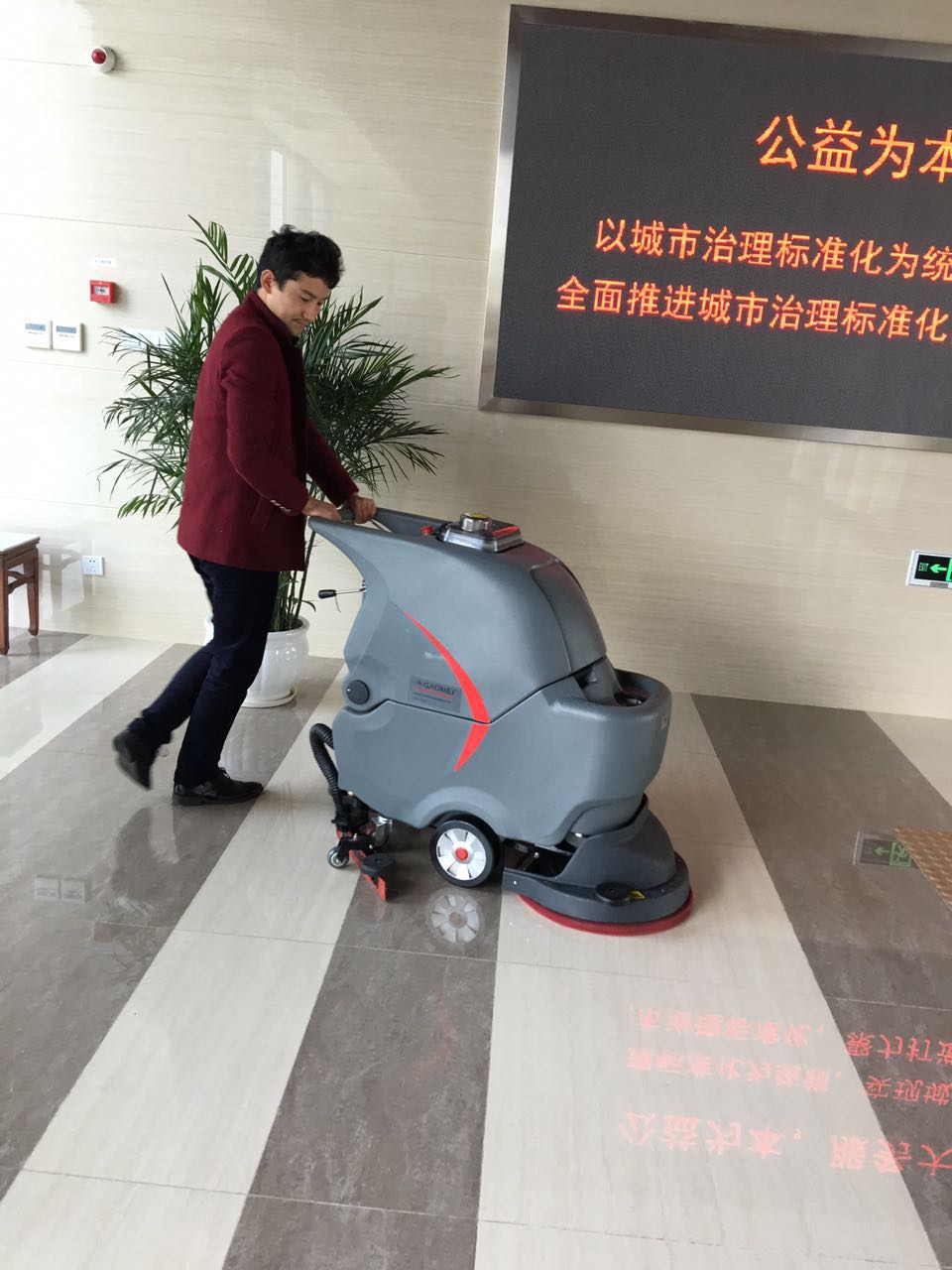 洗地機(jī)不下水的幾個(gè)自查辦法？動(dòng)動(dòng)手，就可輕松解決